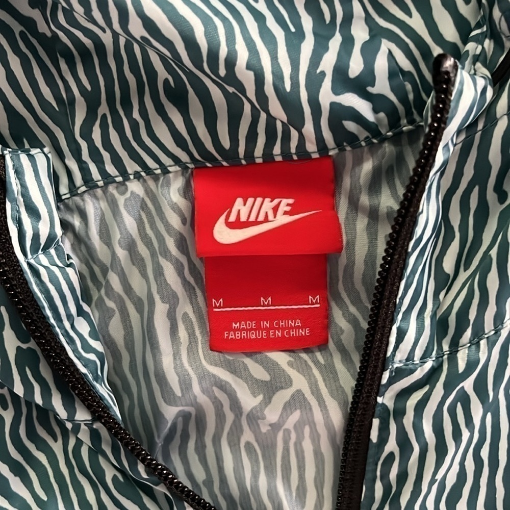 Nike Jacket- Lightweight Fashionable Hoodie Jacket‎ - Picture 9 of 12